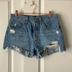 🦋 Levi 501 Distressed Denim Cut Off Shorts Size 30 🦋